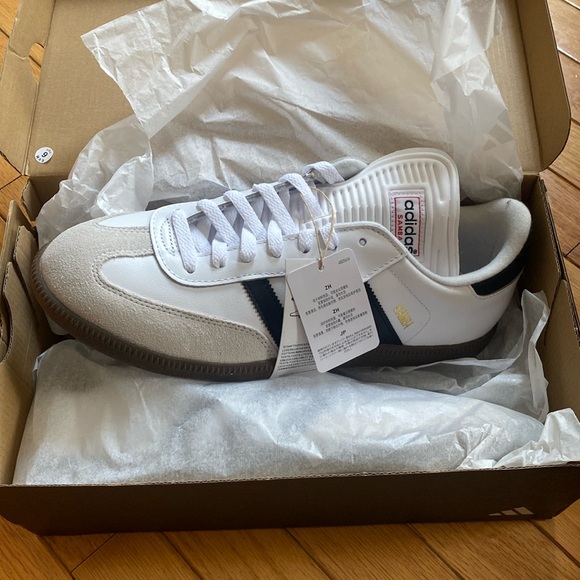 💜Sold💜Adidas samba Classic - Picture 2 of 3